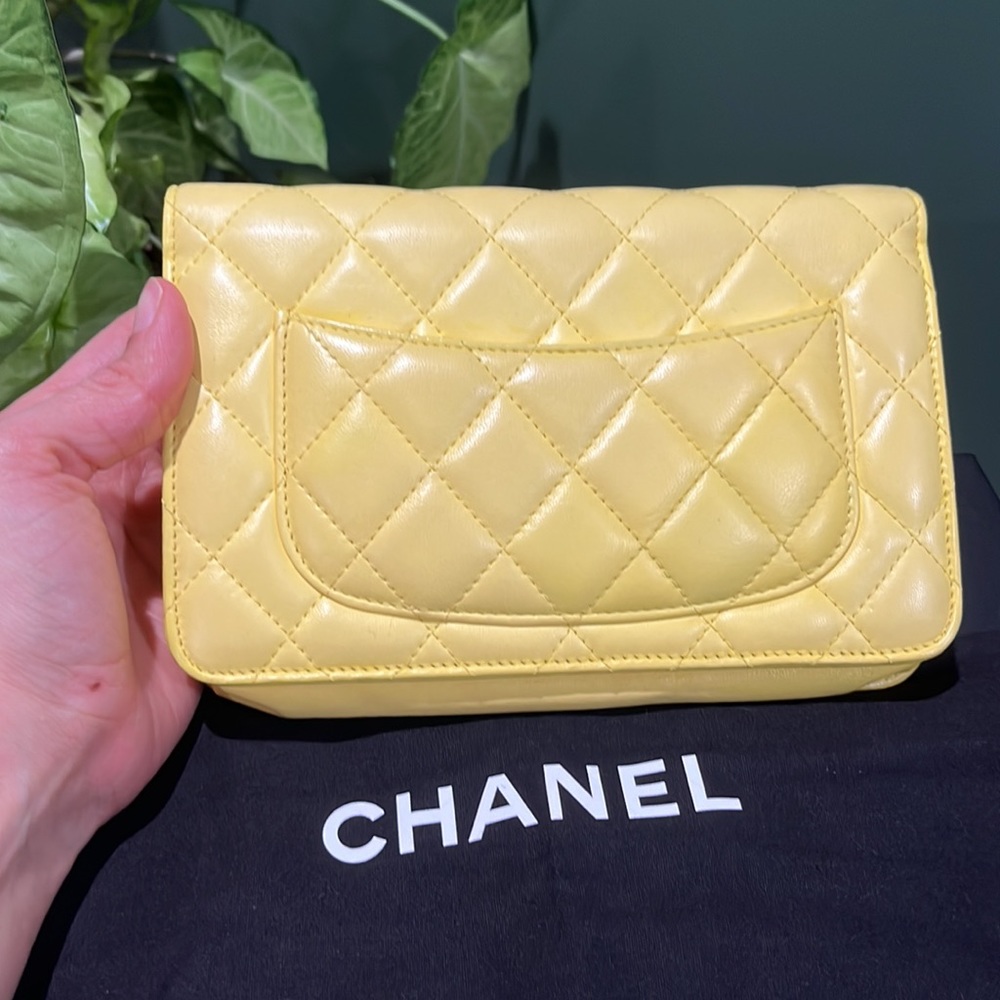 Chanel Lambskin Pastel Yellow Crossbody - Picture 4 of 10